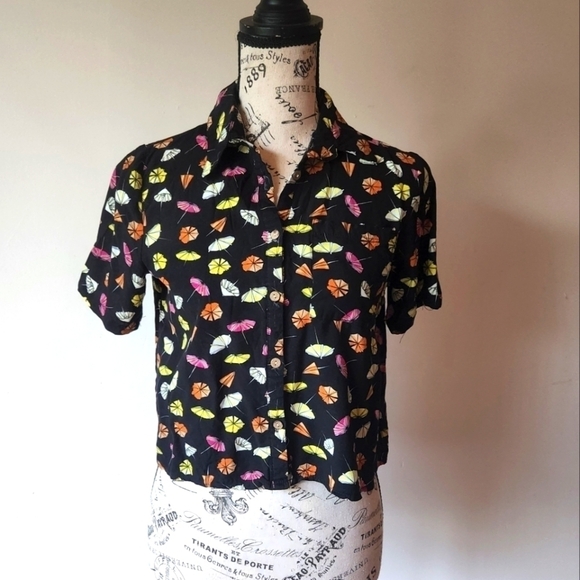 Love Notes Tops - COPY - Short-sleeved button down umbrella top
